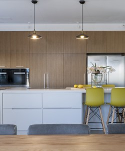 מטבח מודרני עץ בשילוב לבן מטבחים מודרניים