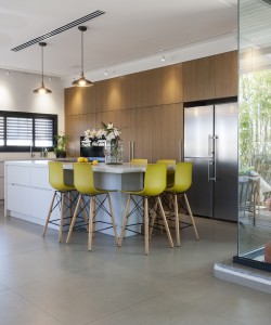 מטבח מודרני עץ בשילוב לבן מטבחים מודרניים