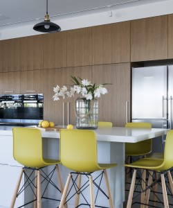 מטבח מודרני עץ בשילוב לבן מטבחים מעוצבים מודרניים