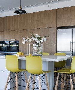 מטבח מודרני עץ בשילוב לבן מטבחים מעוצבים מודרניים